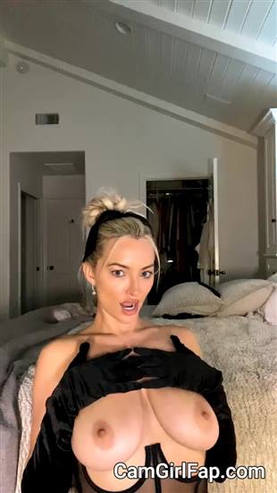 LindseyPelas Genetically Gifted Cam Onlyfans