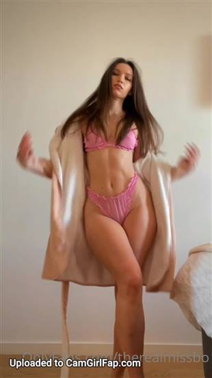 TheRealMissBo Pose in Underwear Onlyfans